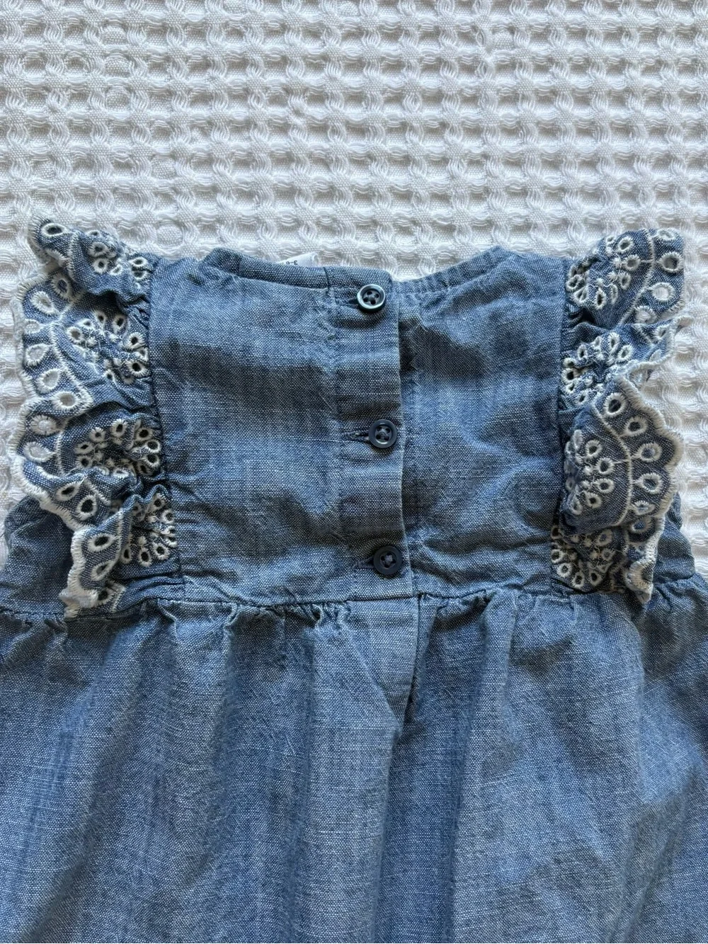 Baby Gap Girl’s Chambray Eyelet Ruffle Romper Blue Spring 2025 3-6 Months